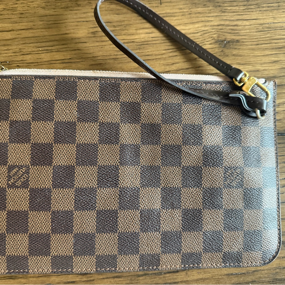 Louis Vuitton Pink and Brown Interior Pouch. Rose ballerine damier event